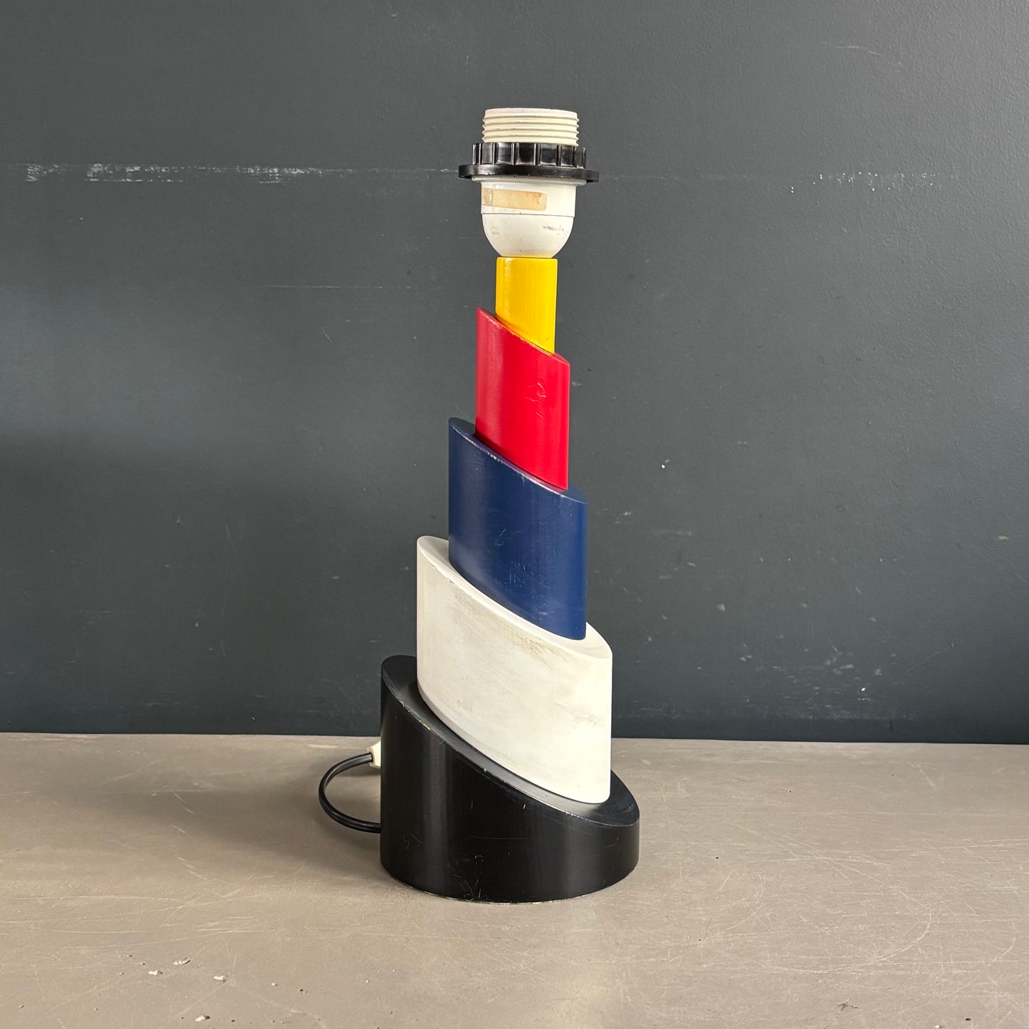 Pied de lampe totem années 80 en bois peint multicolore - Ref 1248