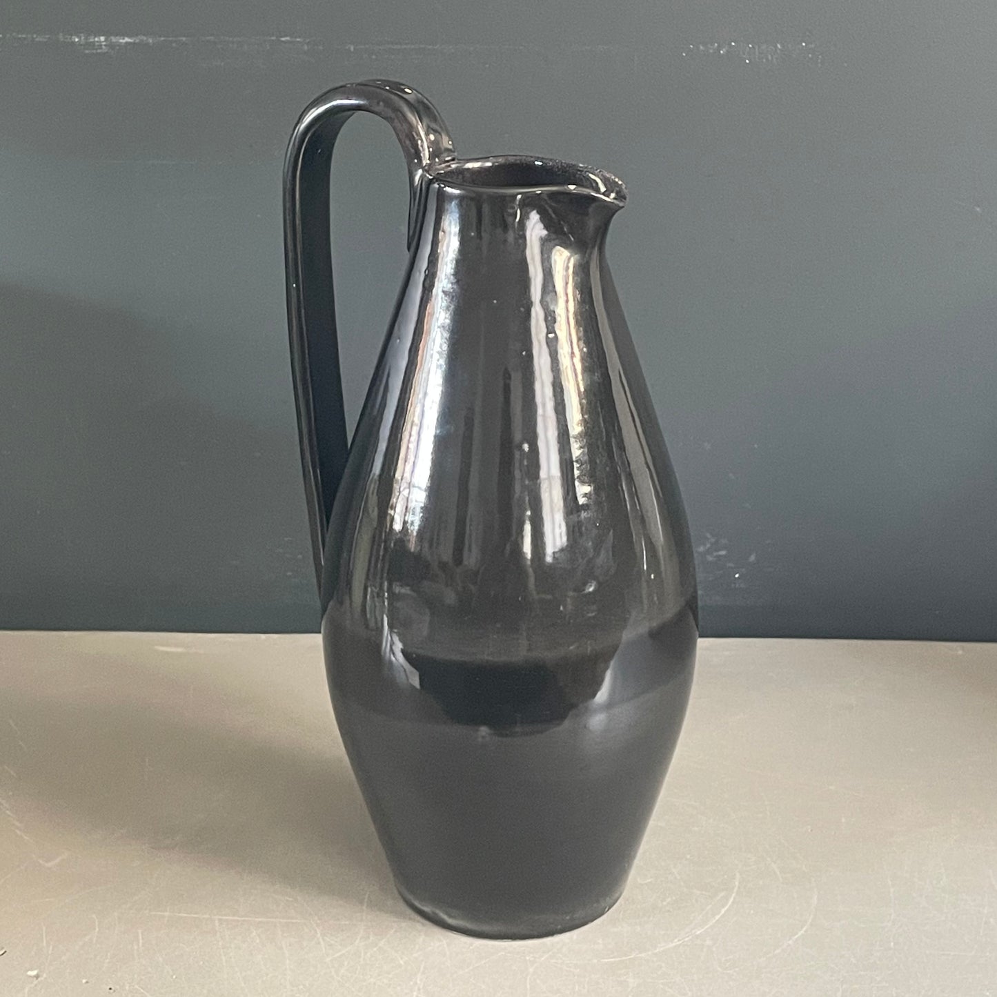 Pichet en céramique émaillée noire signé M Azouit - Ref 930
