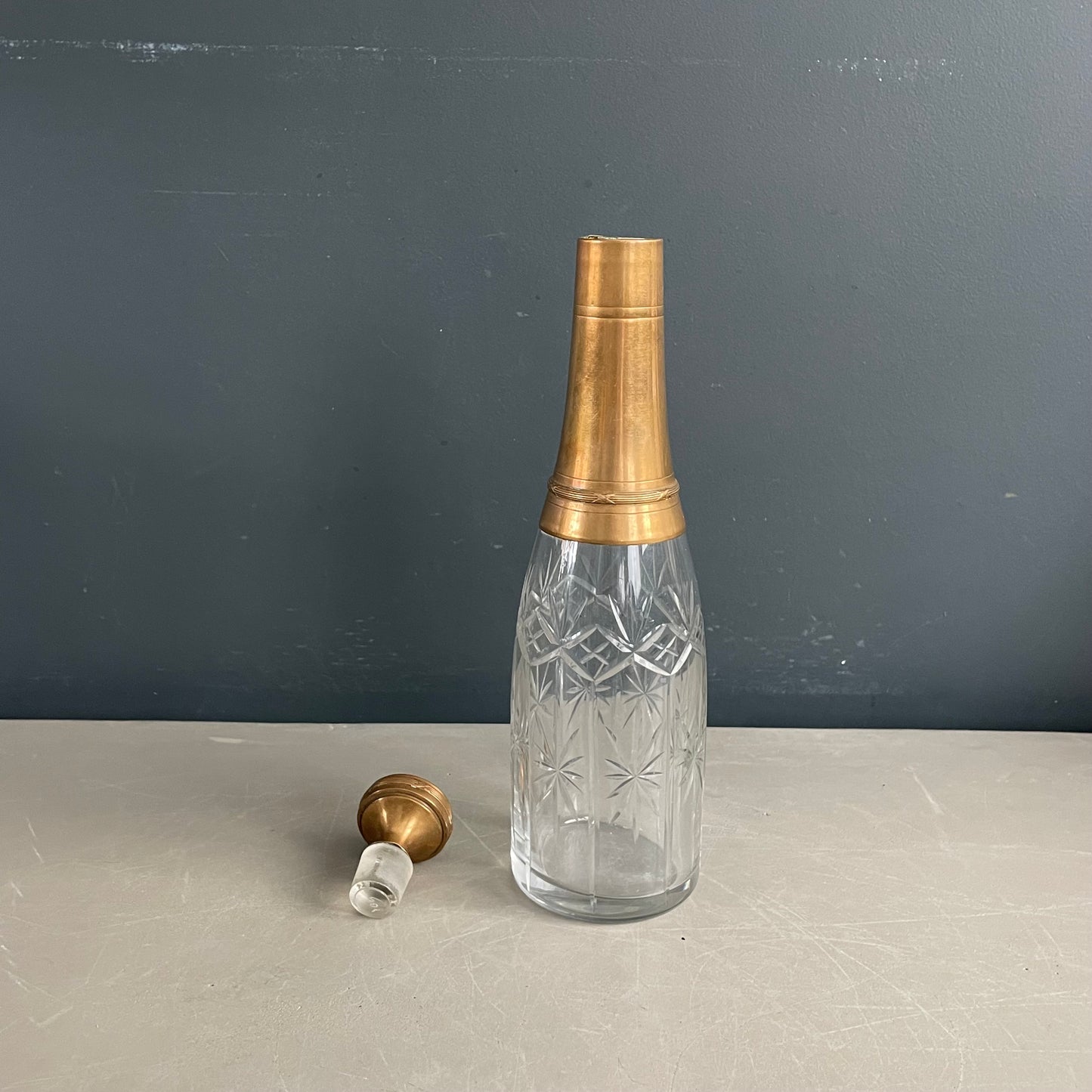Bouteille flacon en verre ciselé et cuivre - Ref 1178