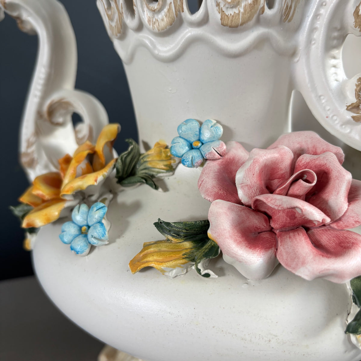 Grande verseuse en céramique et barbotine, Capodimonte, Italie, Années 50 - Ref 1295