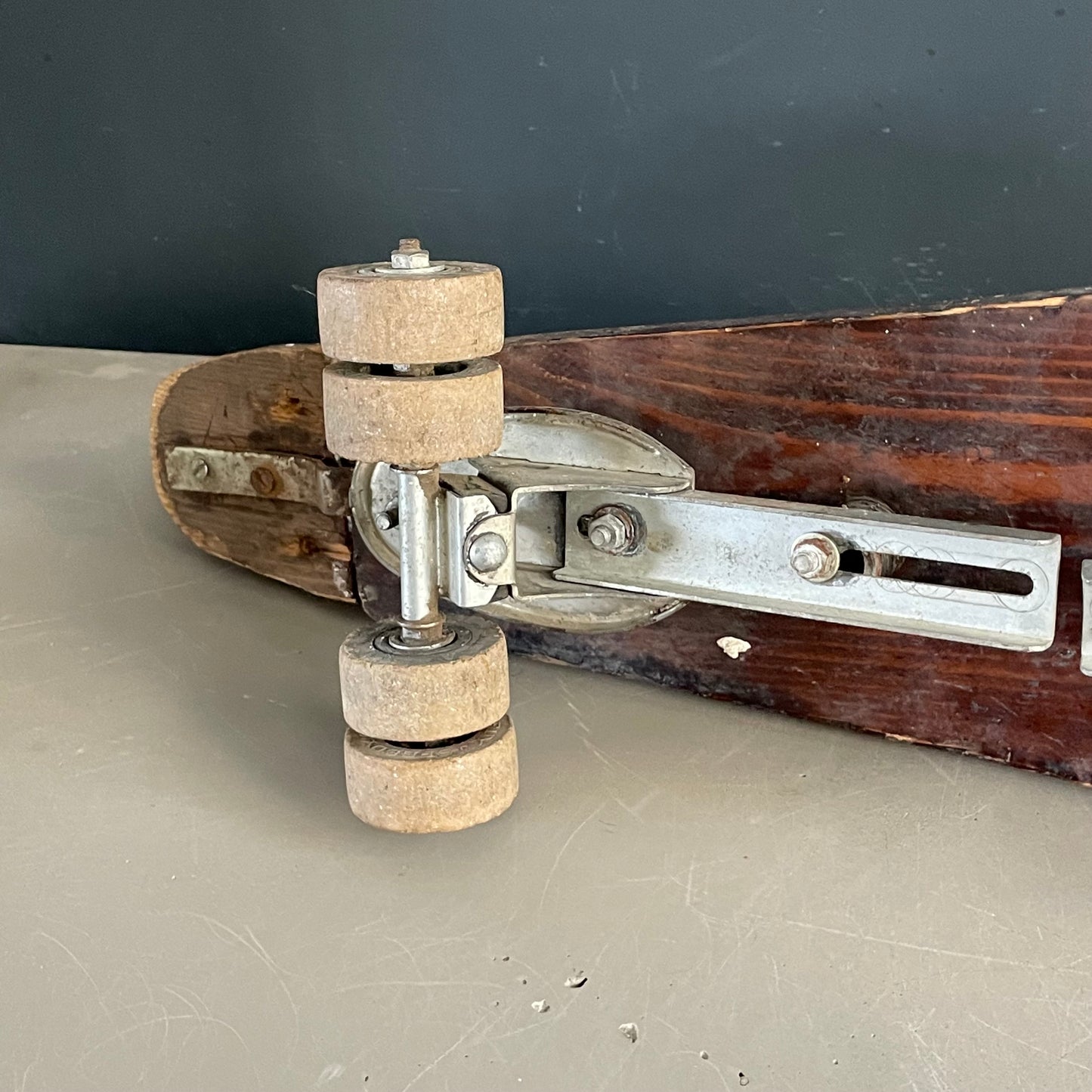 Skateboard en bois années 50 - Ref 1082