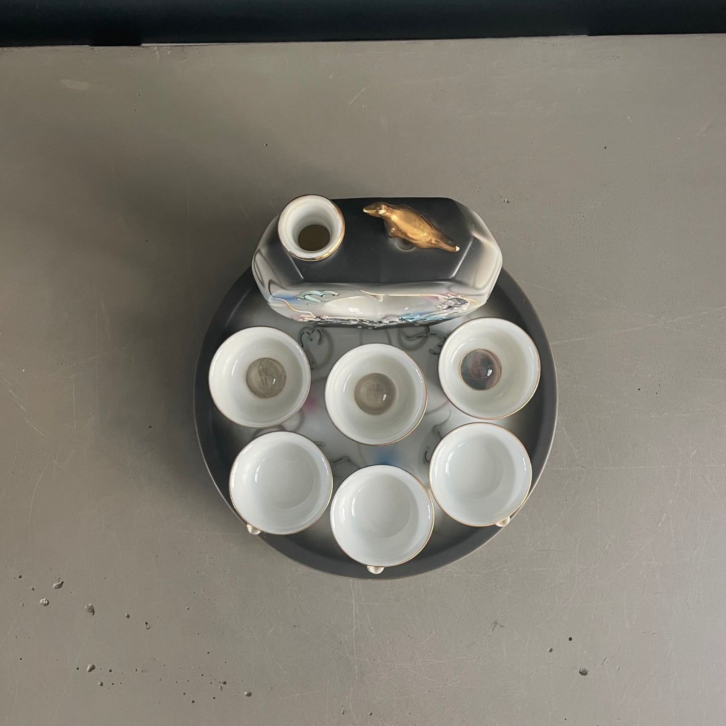 Service à saké en porcelaine – 6 tasses, bouteille et plateau - Ref 1123