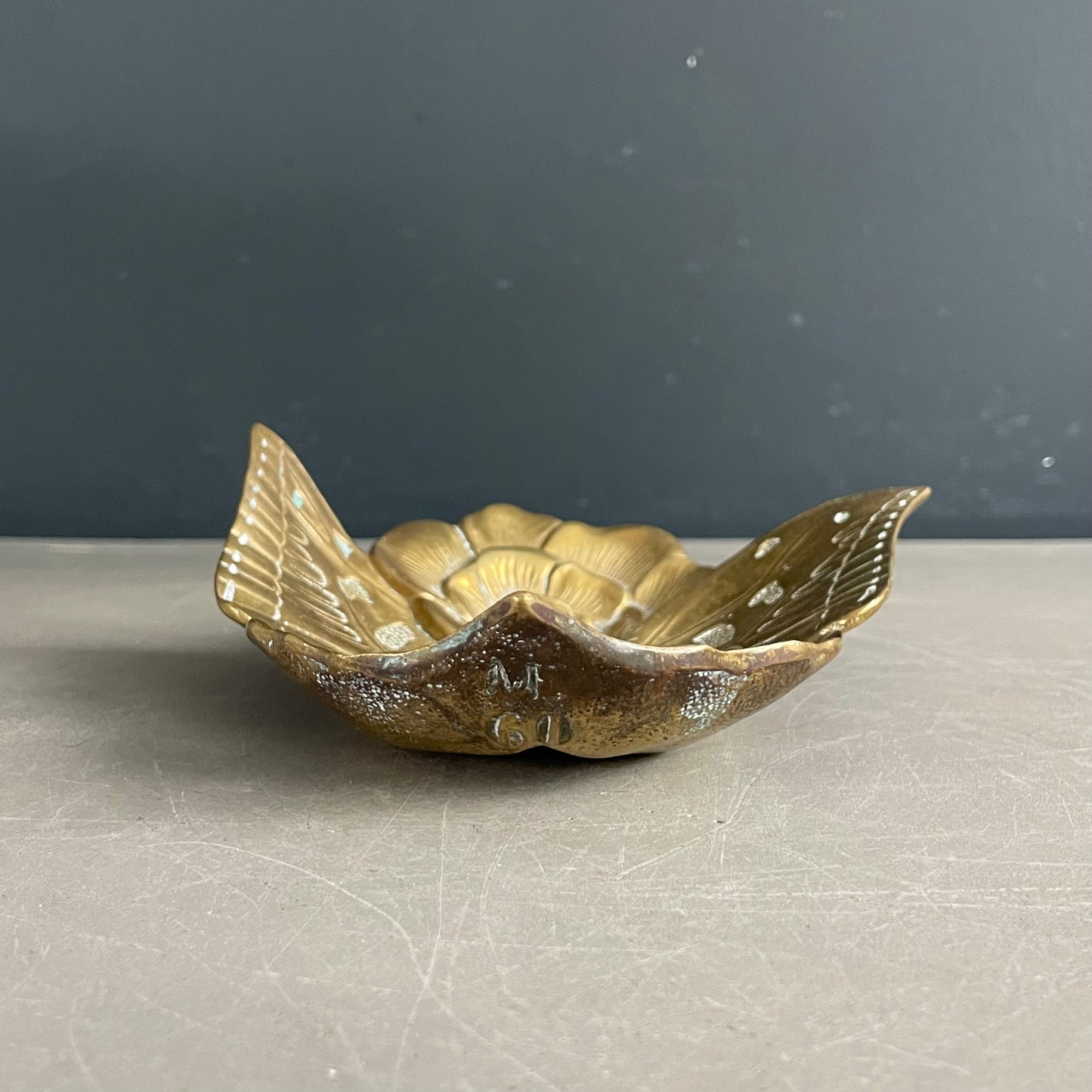 Vide-poche papillon et fleur en laiton signé - Ref 1160