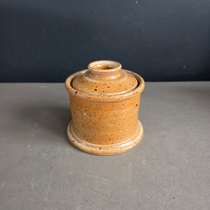 Beurrier en grès émaillé moucheté - Ref 1454