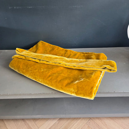 Rideau avec embrasse en velours couleur or / moutarde - Ref 1469