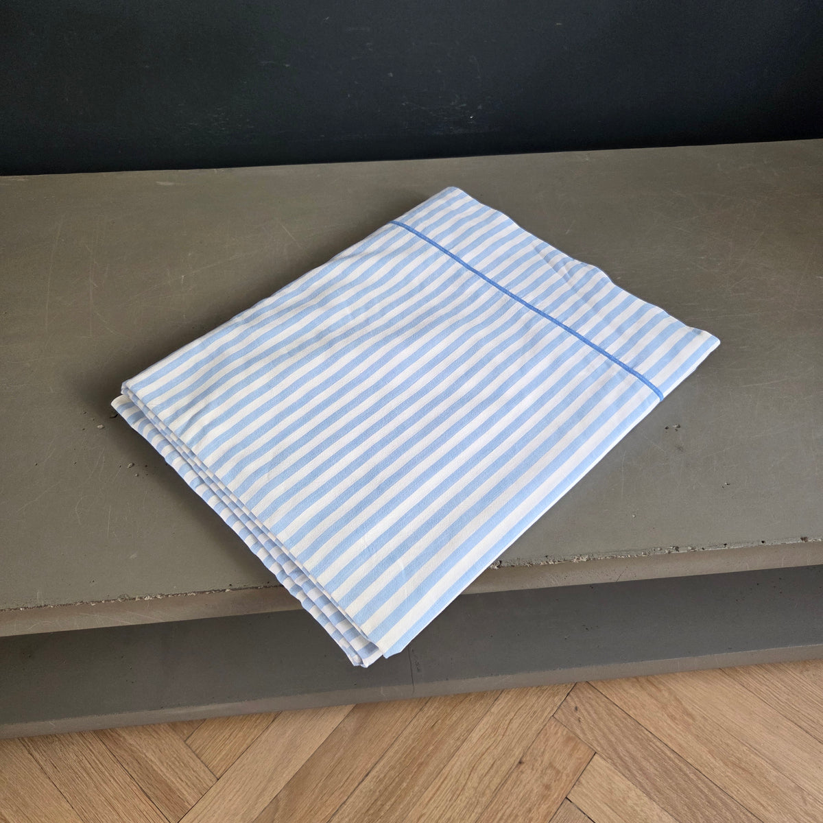 Pièce de tissu rayé bleu layette - Drap ancien 265x165cm - Ref 1479