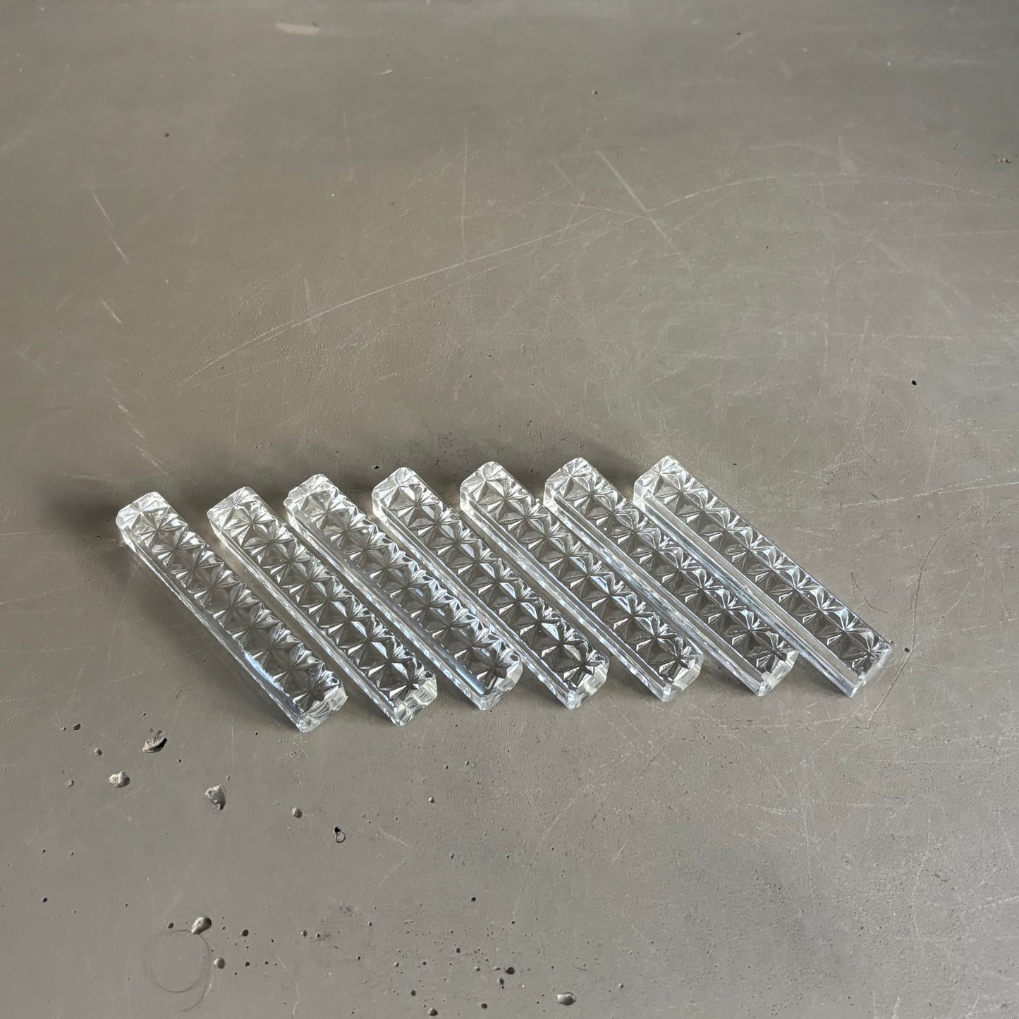 7 porte-couteaux en verre moulé - Ref 1299