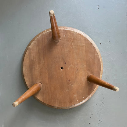 Porte plante pieds compas en bois et plastique rouge - Ref 943