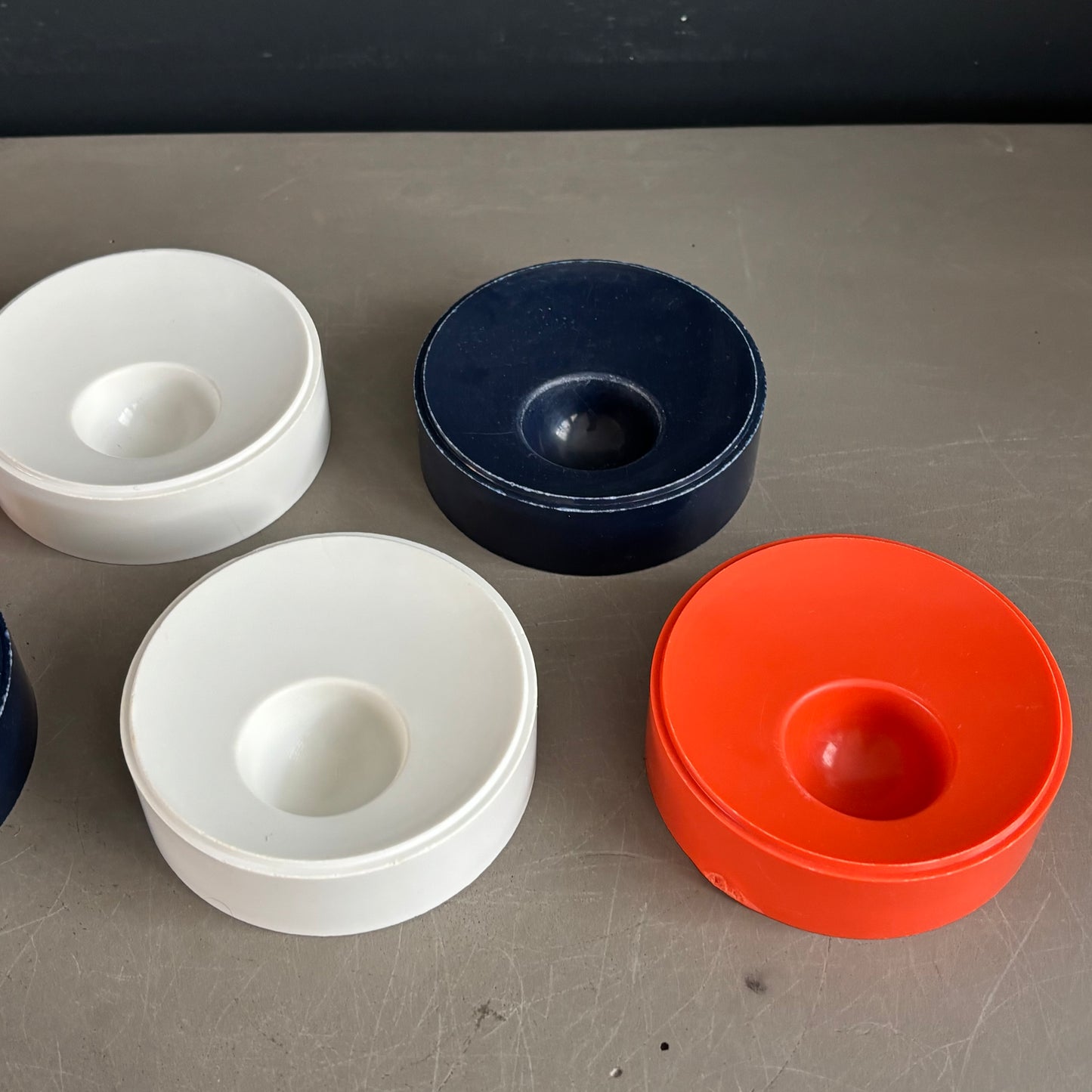 Lot de 7 coquetiers vintage en plastique - Ref 1333