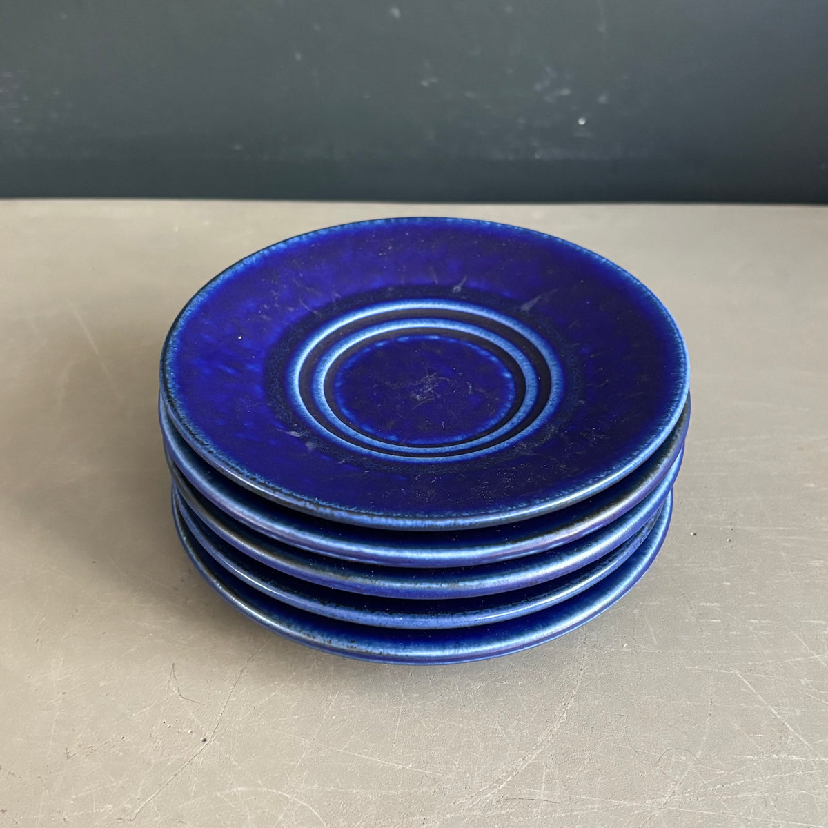 Ensemble de 5 tasses à thé avec soucoupes en céramique bleu Klein - Ref 1393