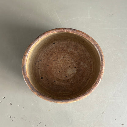 Cache-pot ou vide-poche cylindrique en céramique à motifs gravés signé - Ref 1220