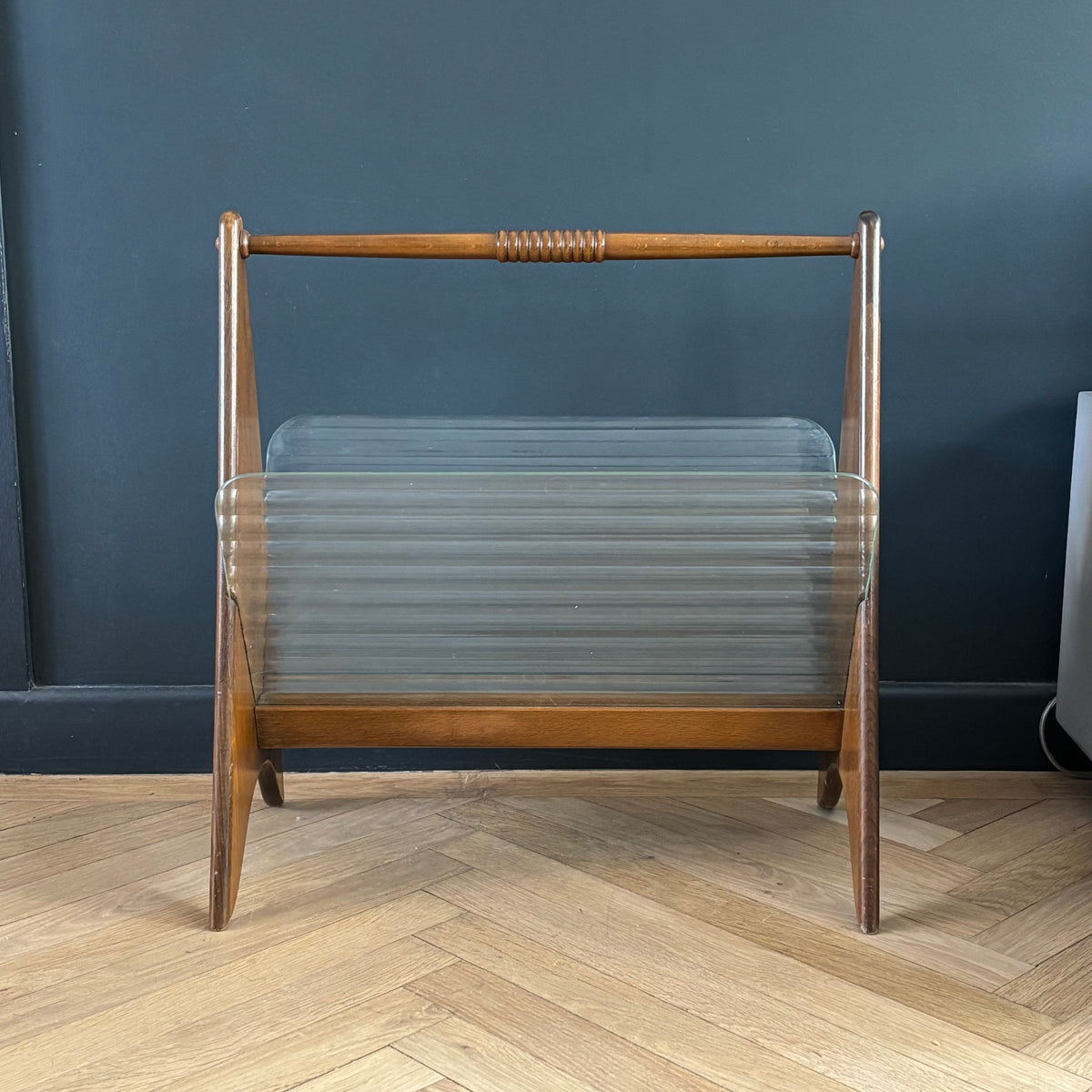Porte-revues en verre cannelé et bois - années 50 - Ref 1377