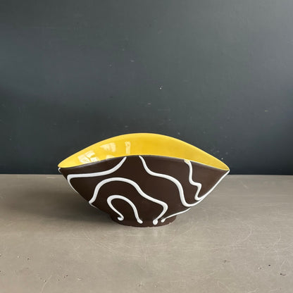 Bol apéritif en céramique jaune et noir, forme libre, West Germany - Ref 1216