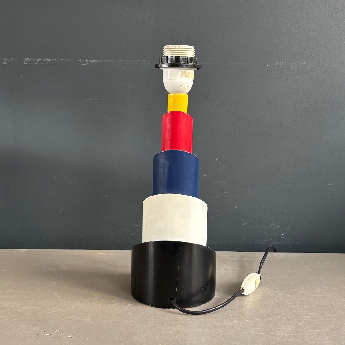Pied de lampe totem années 80 en bois peint multicolore - Ref 1248
