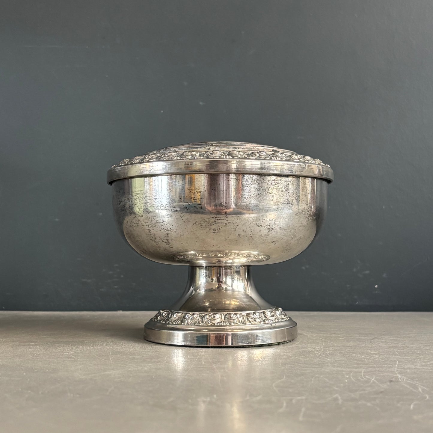 Pique-fleurs ancien en métal plaqué argent, lanthe, Angleterre - Ref 1293
