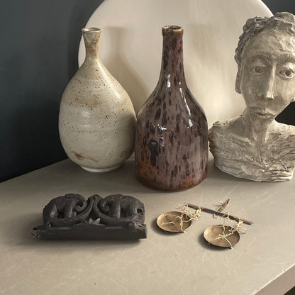 Balance traditionnelle indienne - boîte en bois sculptée éléphants - Ref 1142