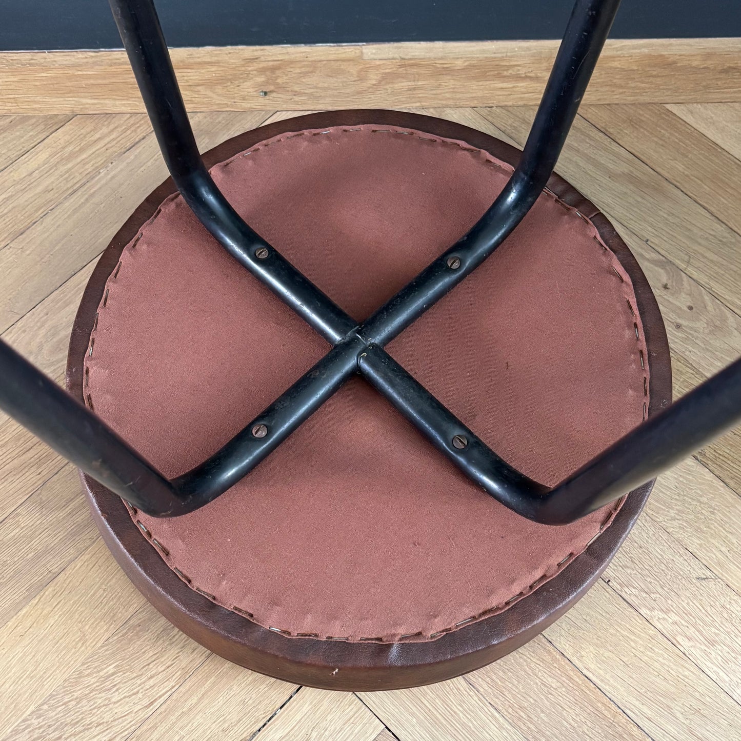 Tabouret vintage en simili marron - Ref 1233