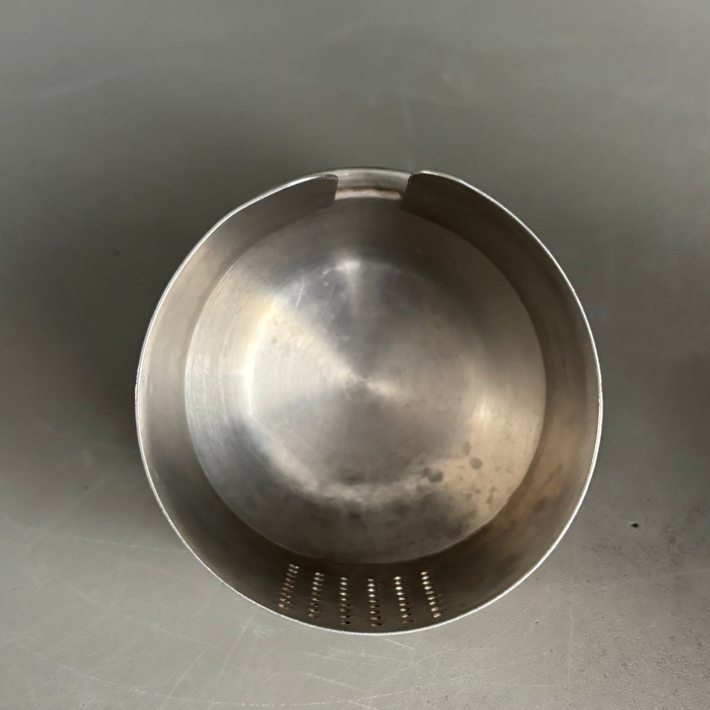 Théière ancienne en faïence et couvercle-filtre en étain - Ref 1250