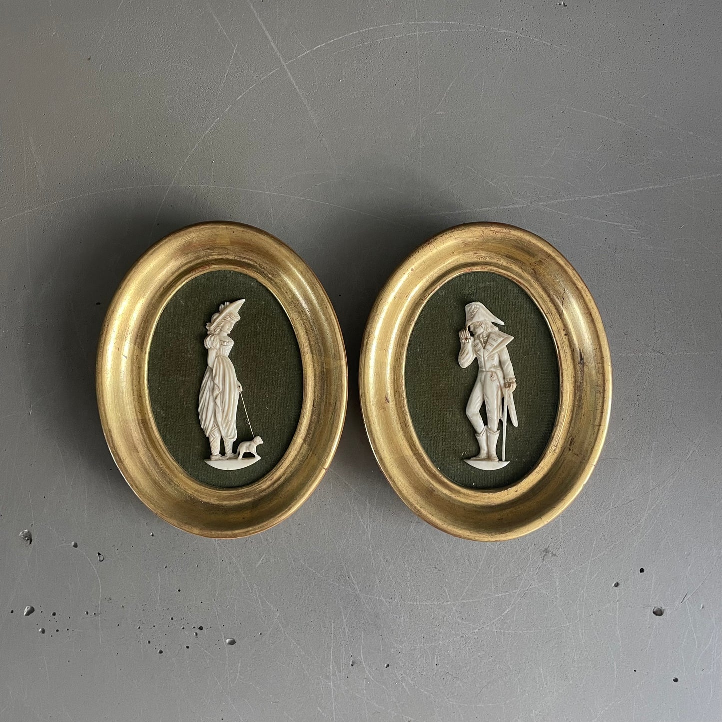 Paire de tableaux miniatures sculptures en os - Ref 1078