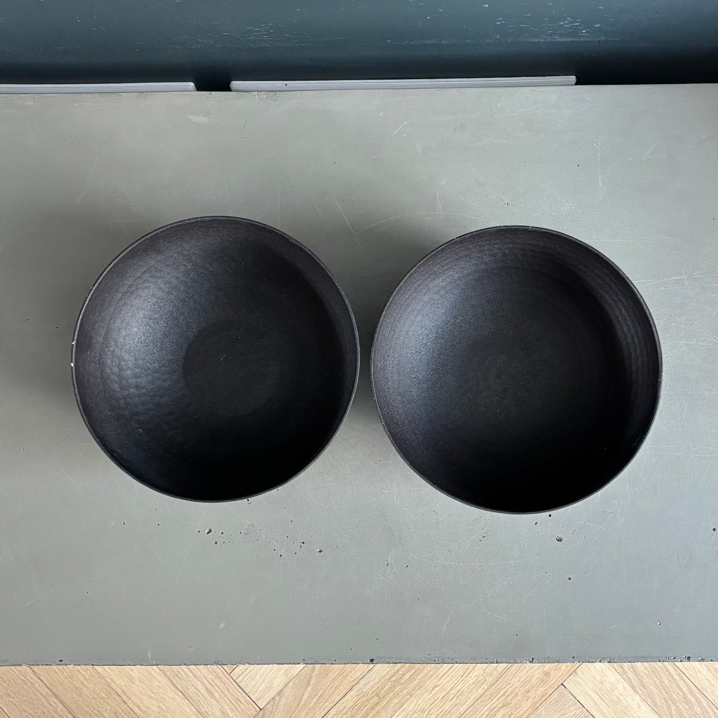 Paire de bols vide-poche en métal laqué noir - Ref 1249