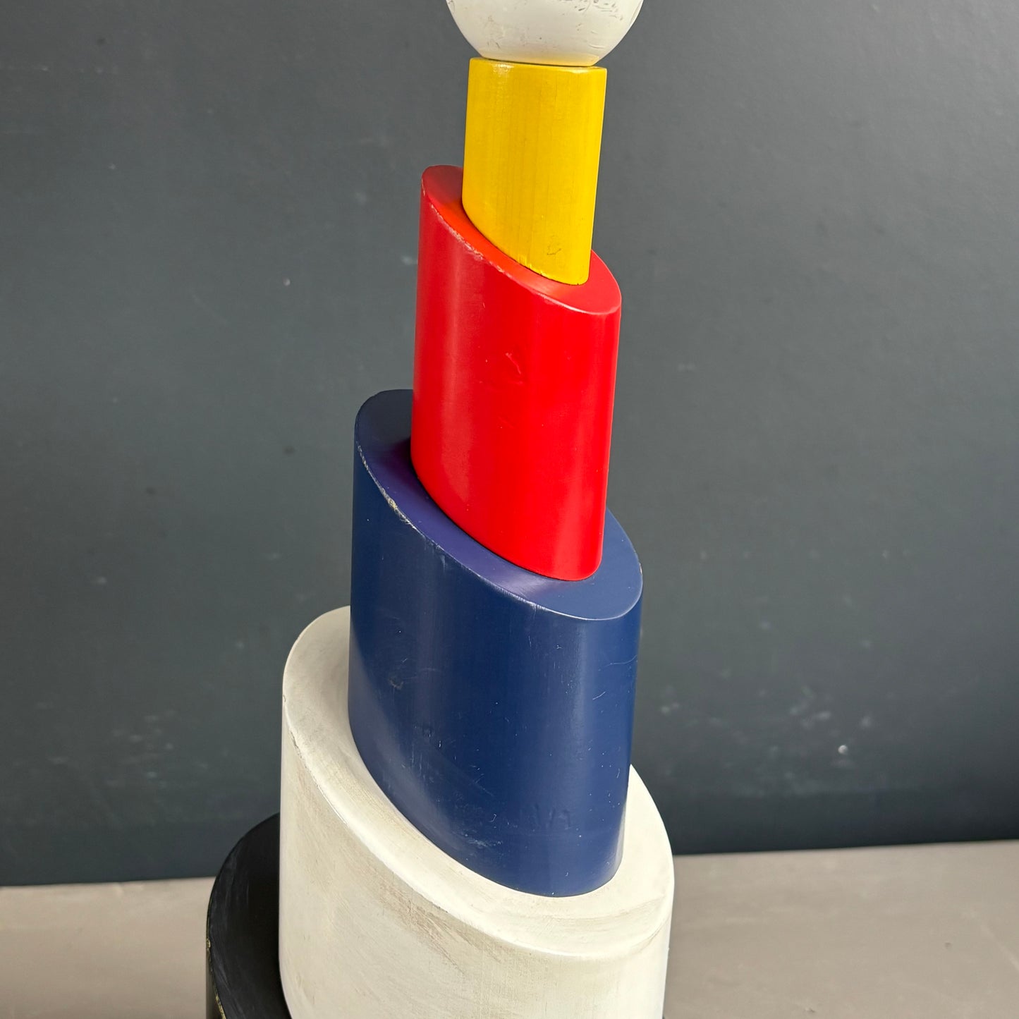 Pied de lampe totem années 80 en bois peint multicolore - Ref 1248