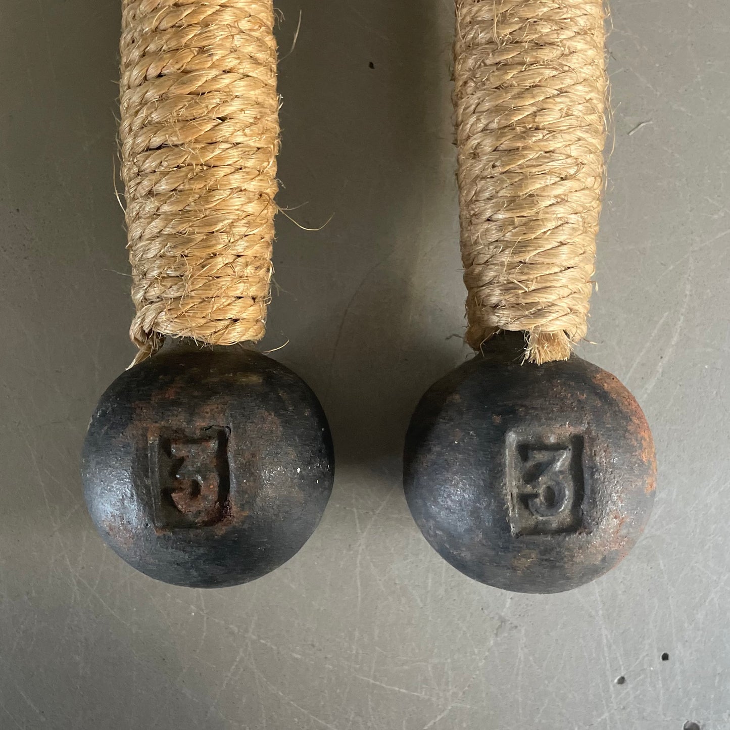 Paire d’haltères en fonte et corde - Ref 933