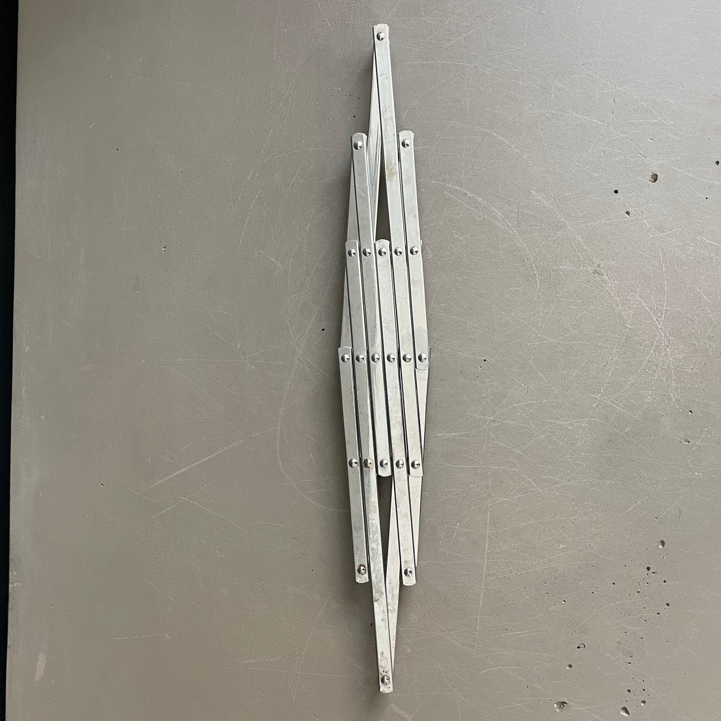 Dessous de plat articulé en métal argenté - Ref 941