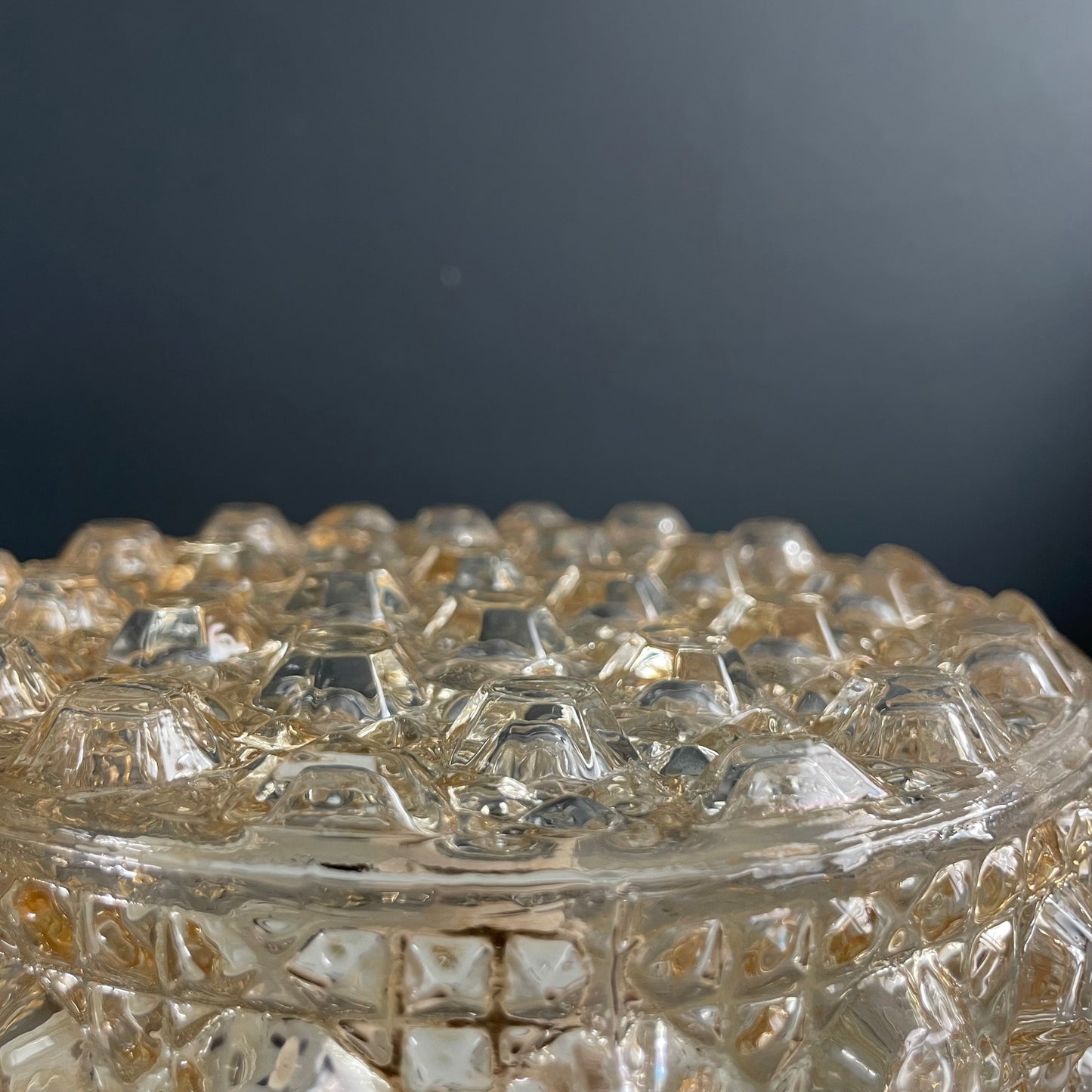 Plafonnier ou applique en verre moulé ambré - Ref 1180