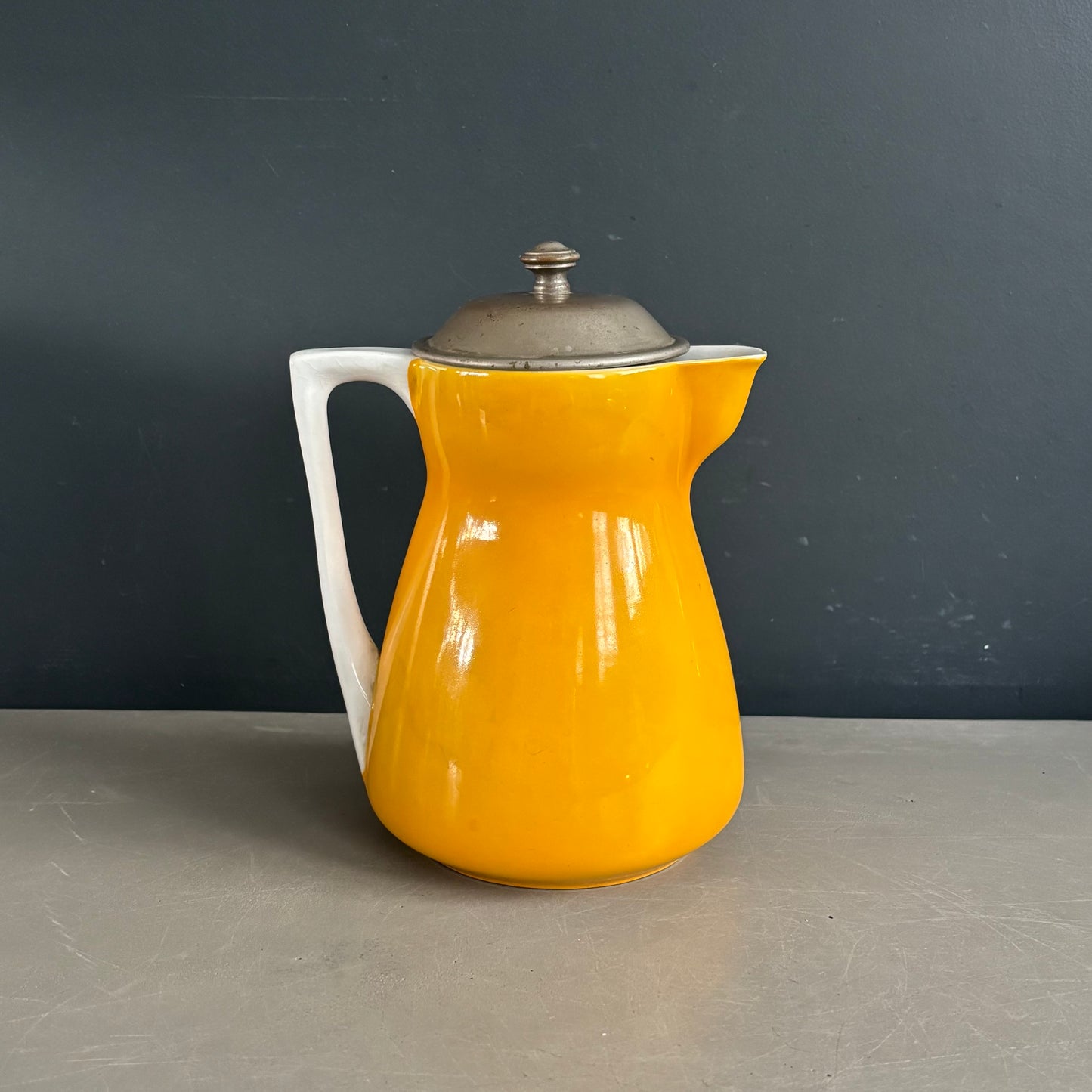 Théière ancienne en faïence et couvercle-filtre en étain - Ref 1250