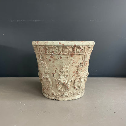 Cache-pot en terre cuite à motifs en relief - Ref 1208