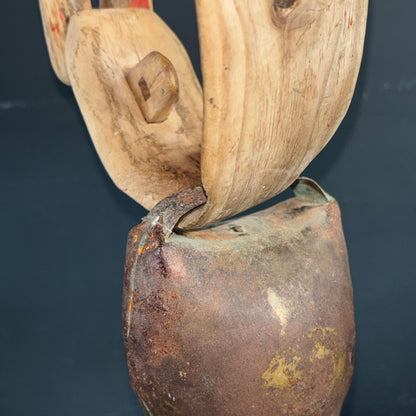 Cloche sonnaille ancienne avec son collier en bois - Ref 1320