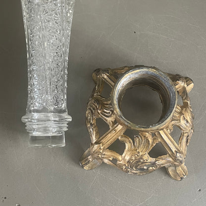 Paire du bougeoirs en régule et verre moulé - Ref 937