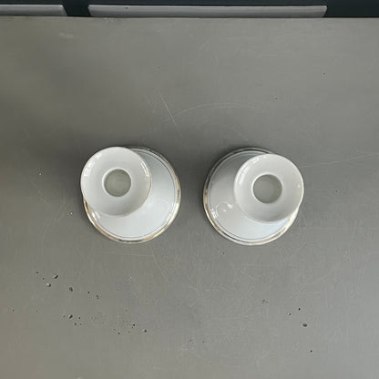 Paire de bougeoirs en porcelaine motif doré - Ref 1111