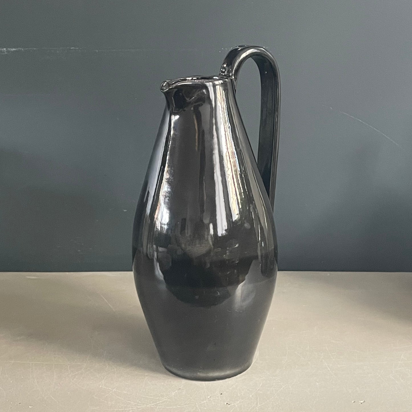 Pichet en céramique émaillée noire signé M Azouit - Ref 930