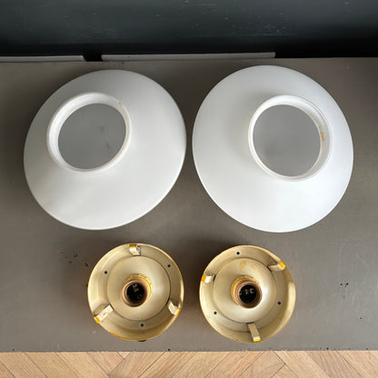 Paire d’appliques murales avec globes soucoupes en opaline - Ref 1266