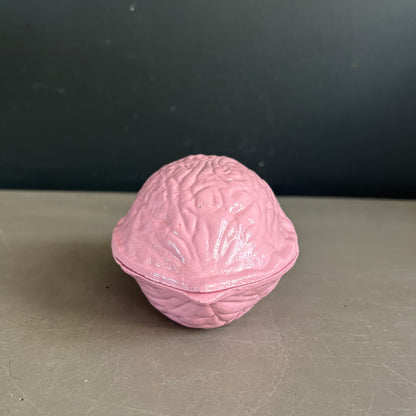 Casse-noix en fonte peinte en rose - Ref 1391