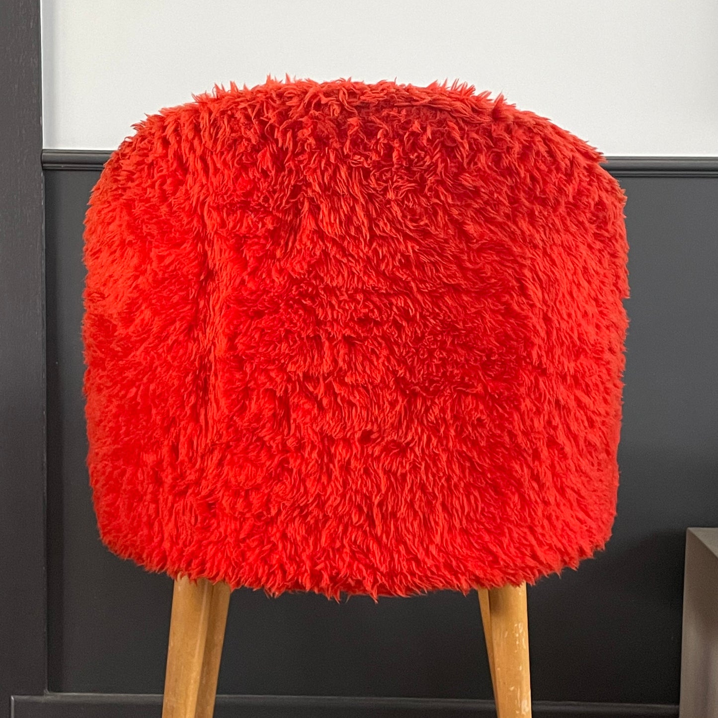 Chaise moumoute orange vintage - Ref 1099