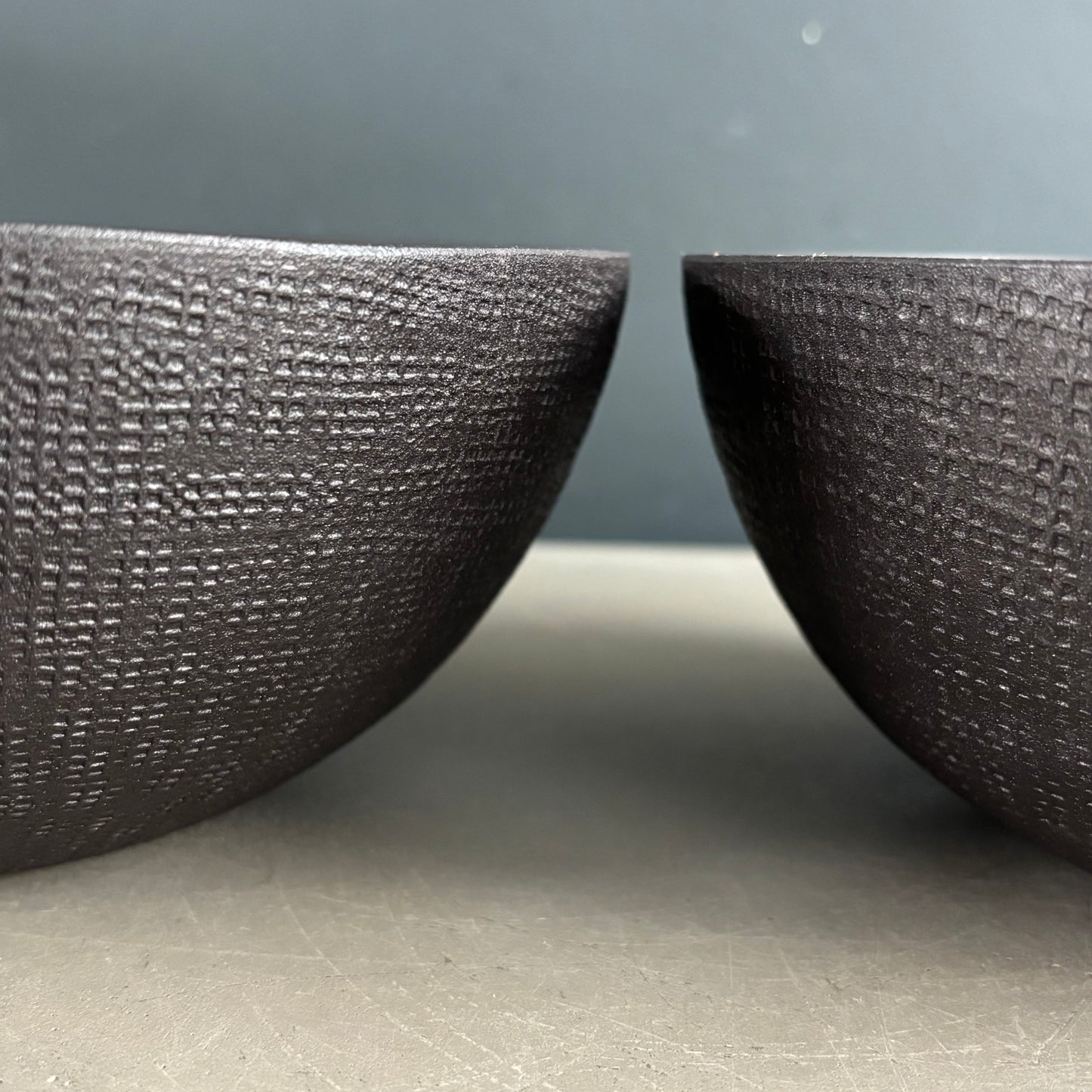 Paire de bols vide-poche en métal laqué noir - Ref 1249