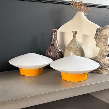 Paire d’appliques murales avec globes soucoupes en opaline - Ref 1266