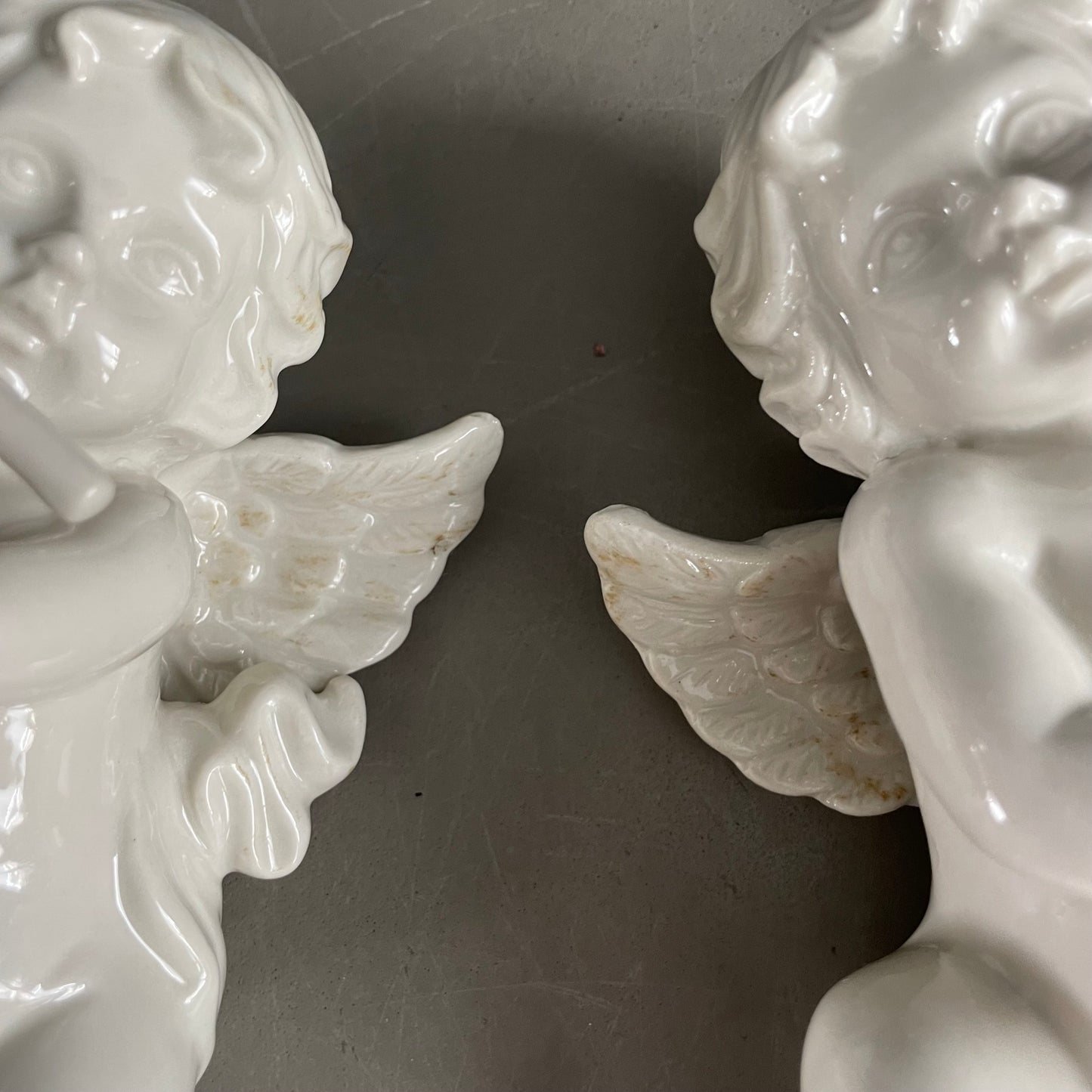 Paire d’anges en porcelaine à suspendre - Ref 1154