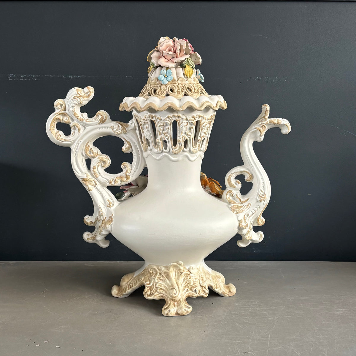 Grande verseuse en céramique et barbotine, Capodimonte, Italie, Années 50 - Ref 1295