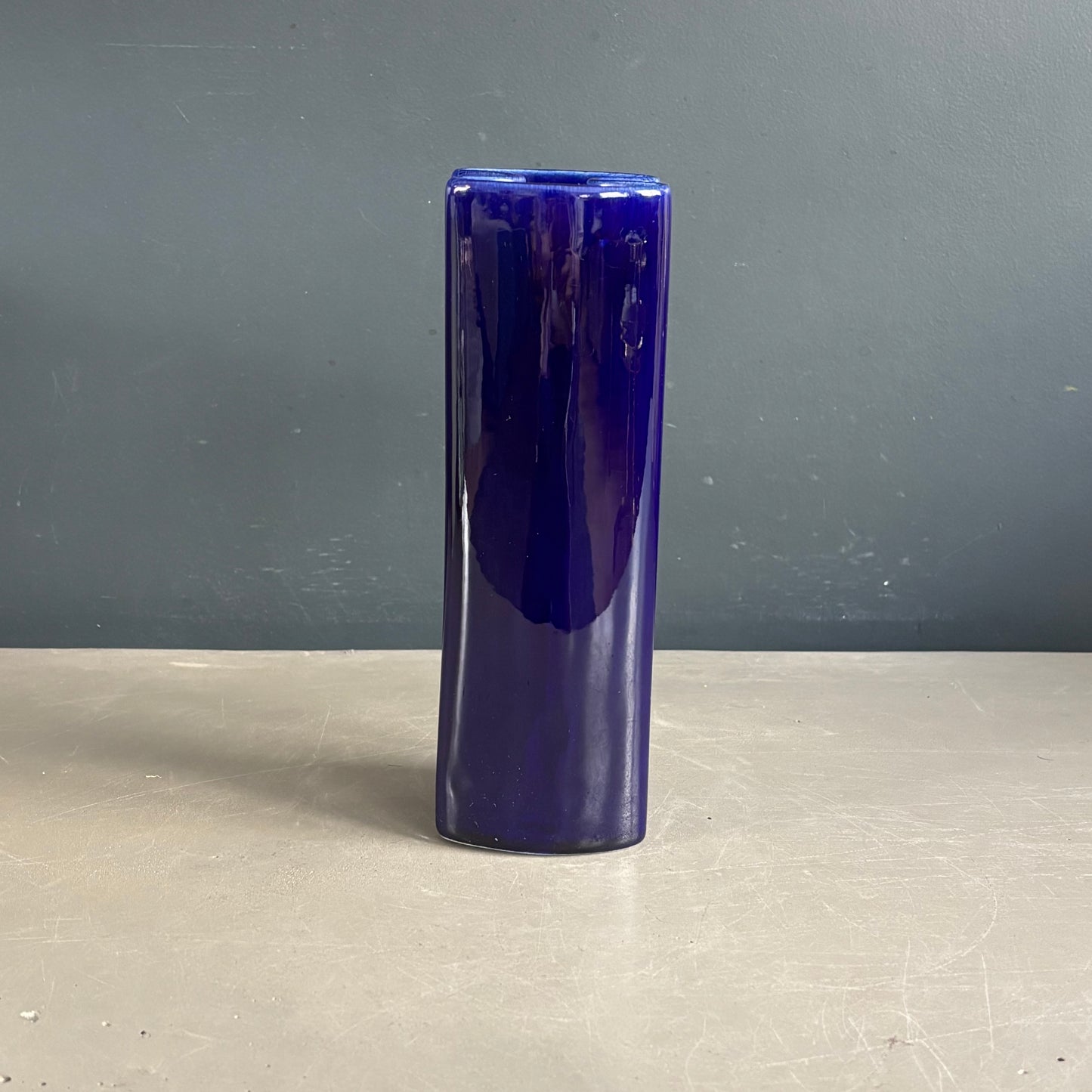 Vase vintage en céramique émaillée bleue Klein - Ref 1278