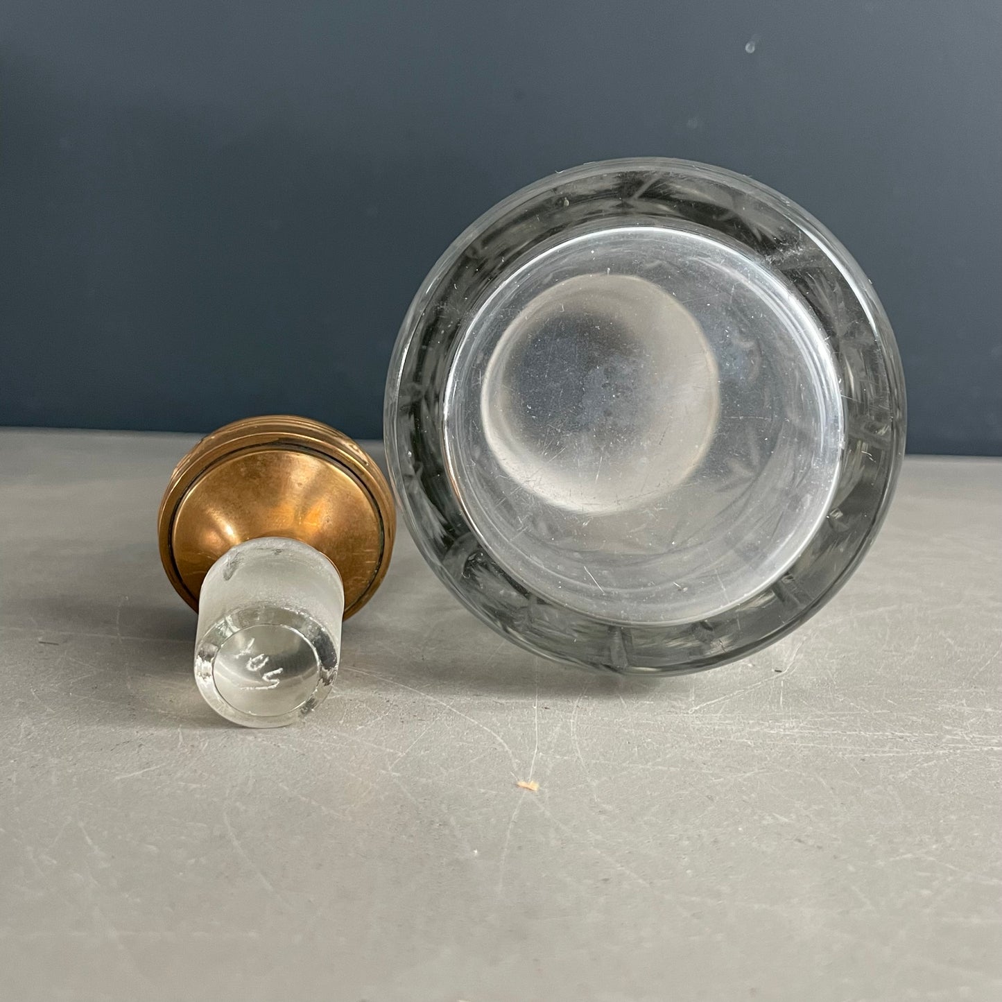 Bouteille flacon en verre ciselé et cuivre - Ref 1178