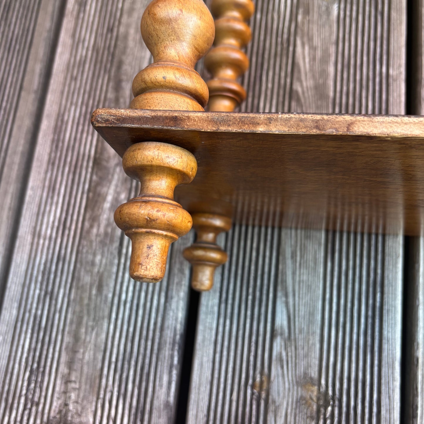 Étagère en noyer en bois perlé - Ref 1240