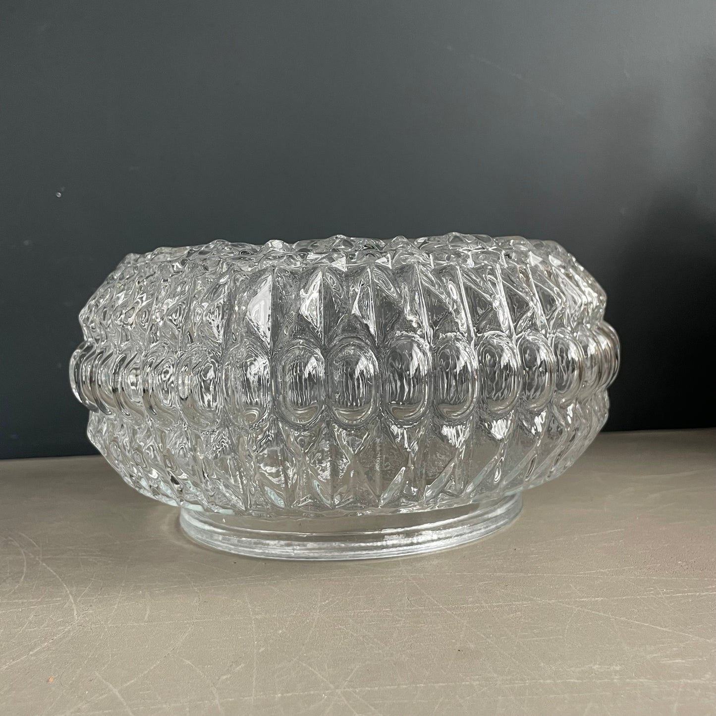Paire de plafonniers / appliques en verre moulé + 1 globe seul - Ref 1179
