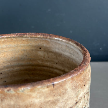 Cache-pot ou vide-poche cylindrique en céramique à motifs gravés signé - Ref 1220