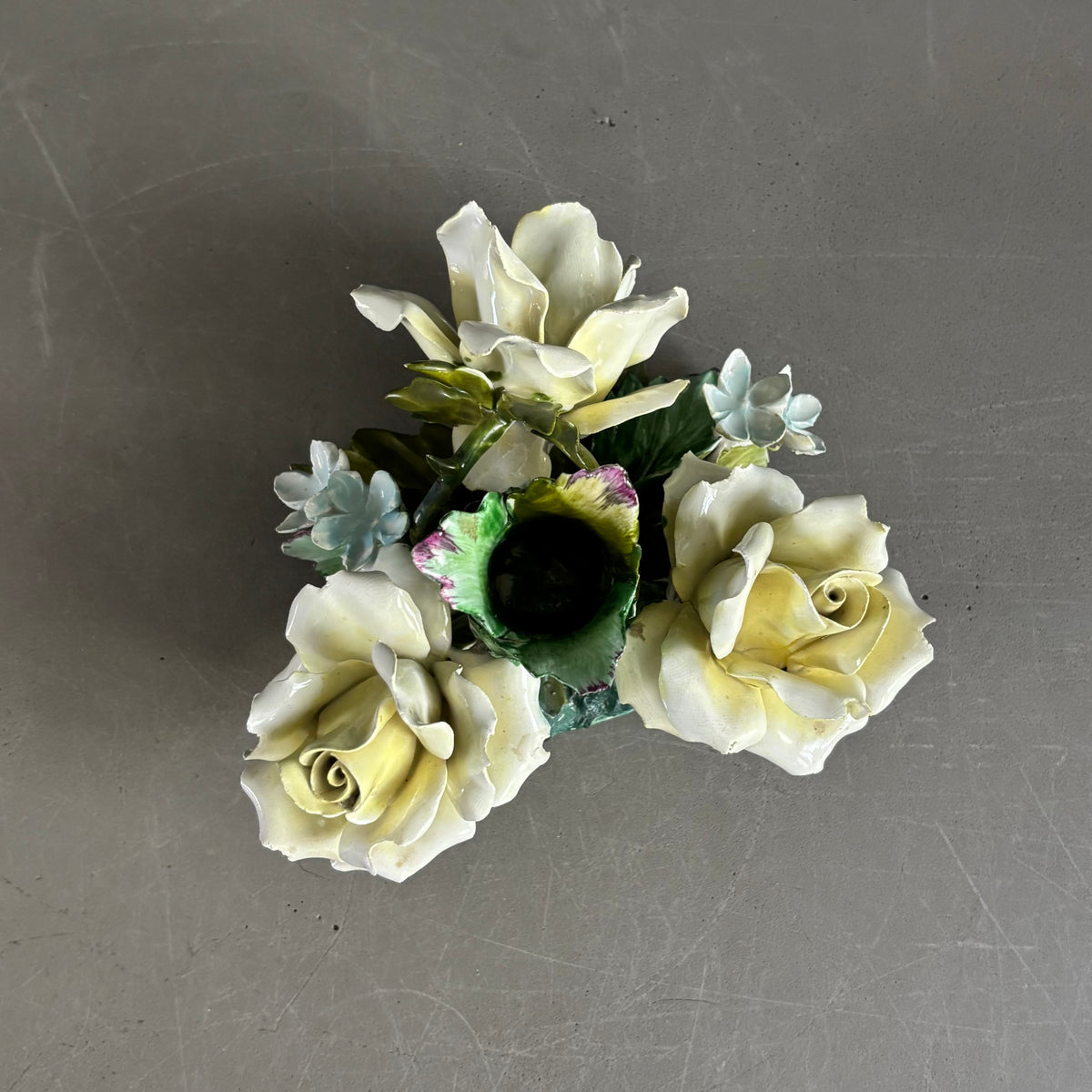 Bougeoir roses en barbotine de porcelaine - Capodimonte Italie - Ref 1378