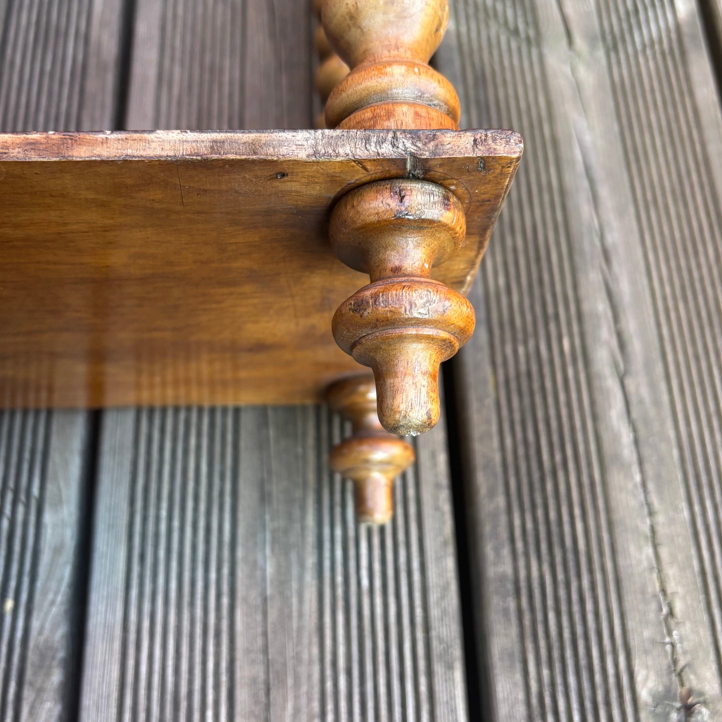Étagère en noyer en bois perlé - Ref 1240