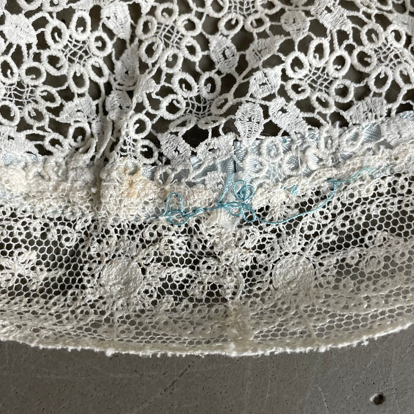 Bonnet de bébé ancien en dentelle - Ref 1159