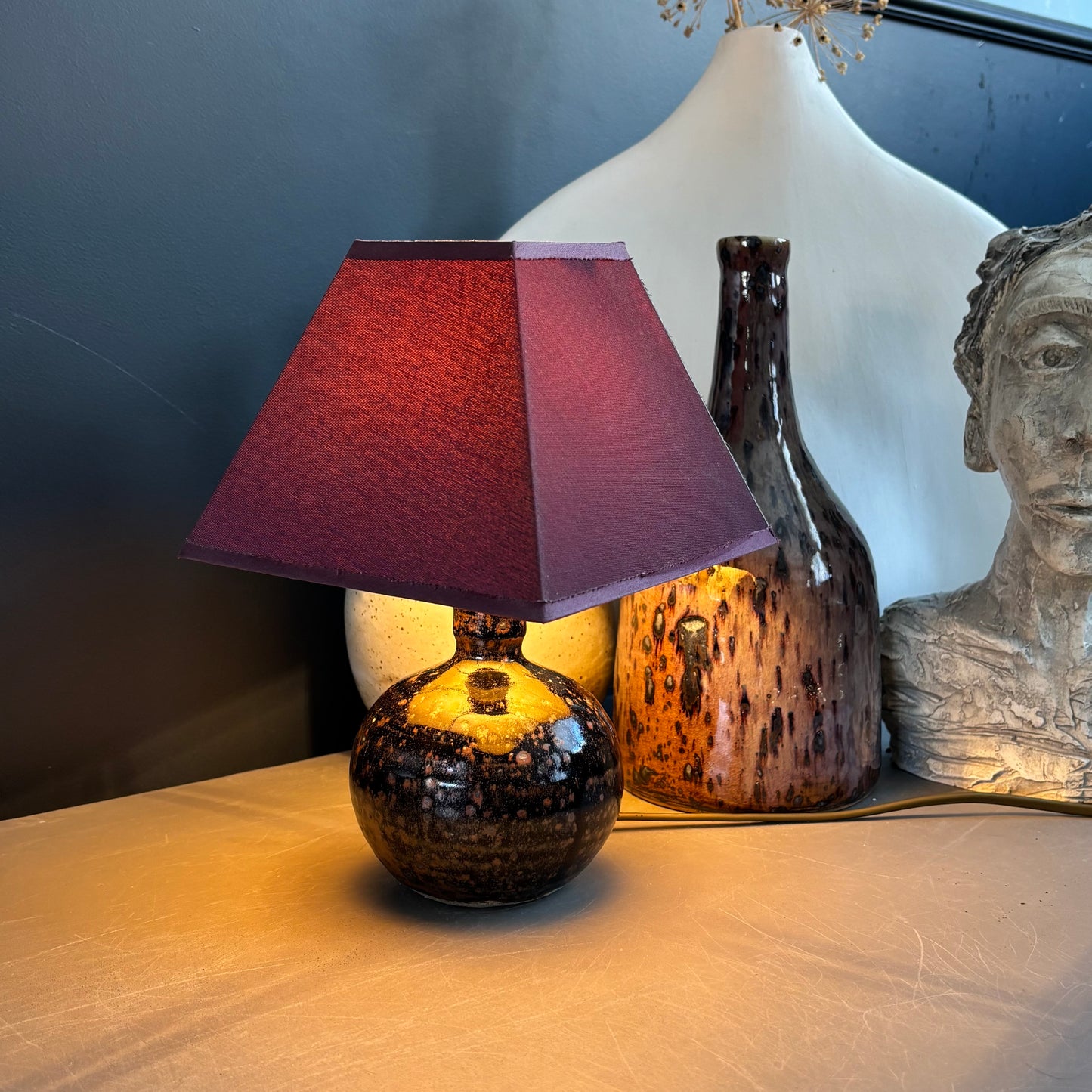 Lampe à pied en céramique et abat-jour pyramidal base carrée - Ref 1238